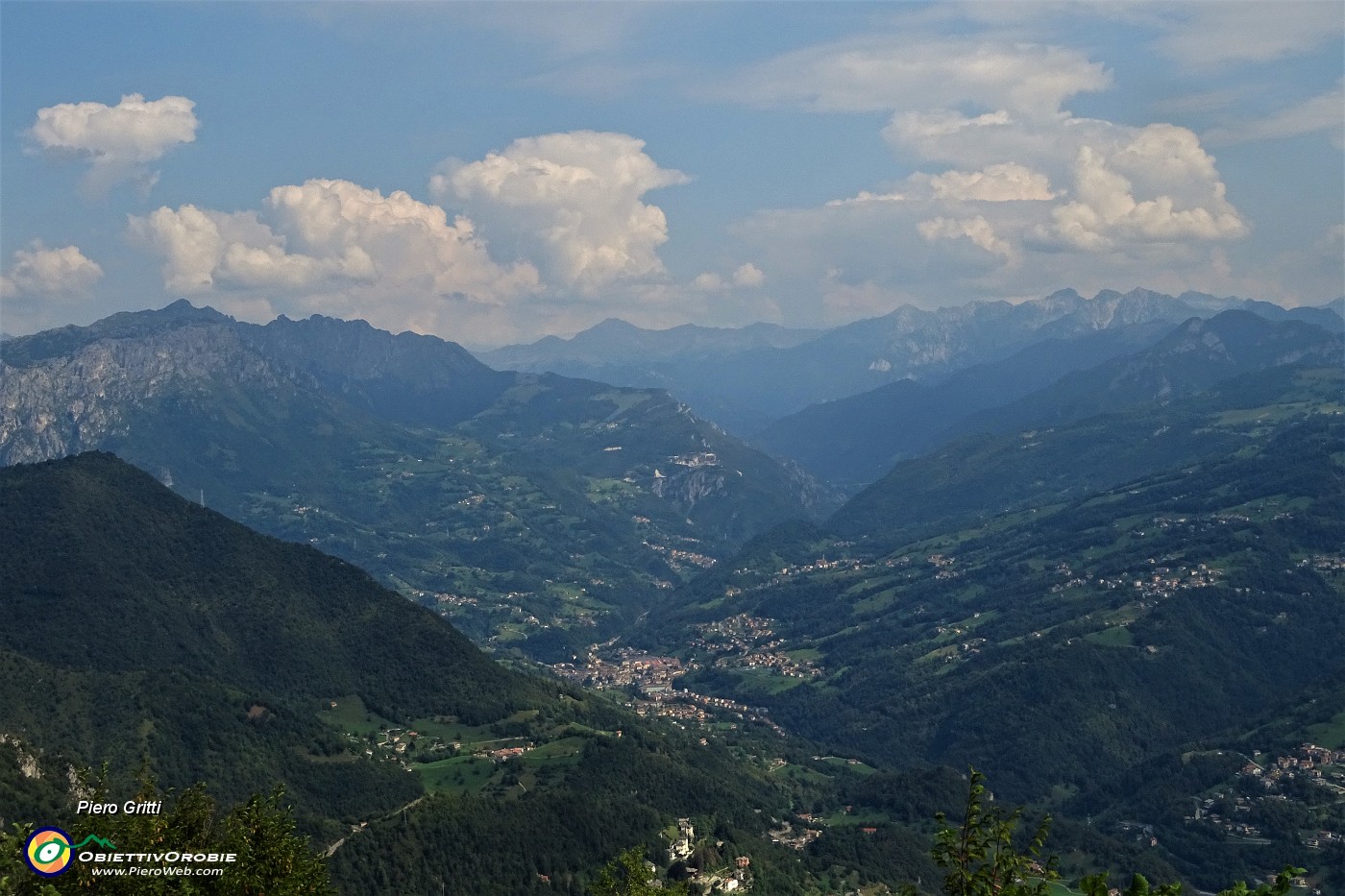 71 Vista verso San Giovanni Bianco e l'alta Valle Brembana.JPG